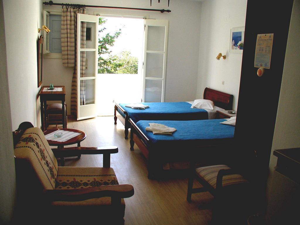 Eleni'S Studios Ornos Room photo